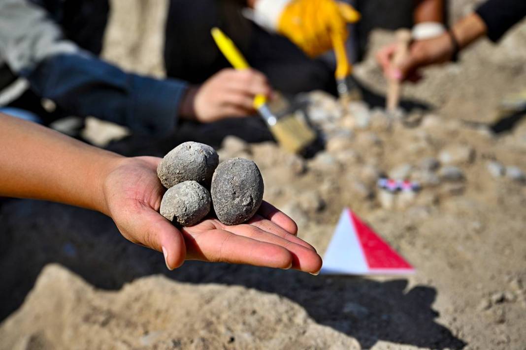 Odanın içindeki yığın, arkeologları şaşkına çevirdi! Urartular neden gizlemiş olabilir? 5